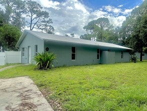 Building Photo - 5106 Sanibel Ave
