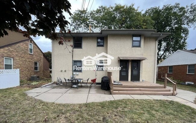 Building Photo - 22 16th Ave N