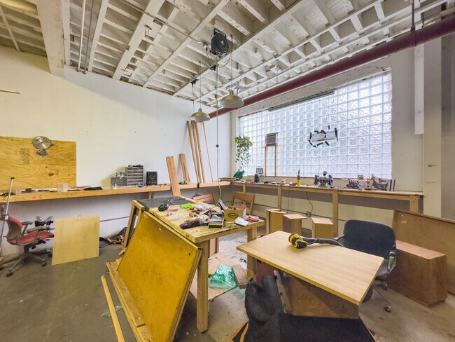 Building Photo - 600 N Albany Ave