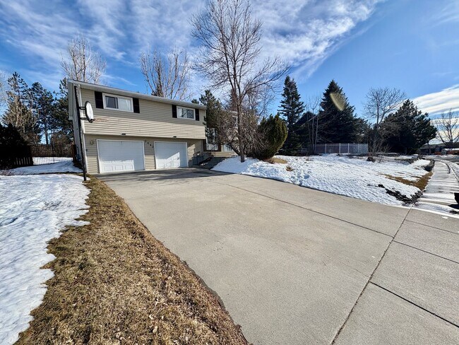 Foto del edificio - Large 3 bedroom house in the Heights! (Items will be removed)