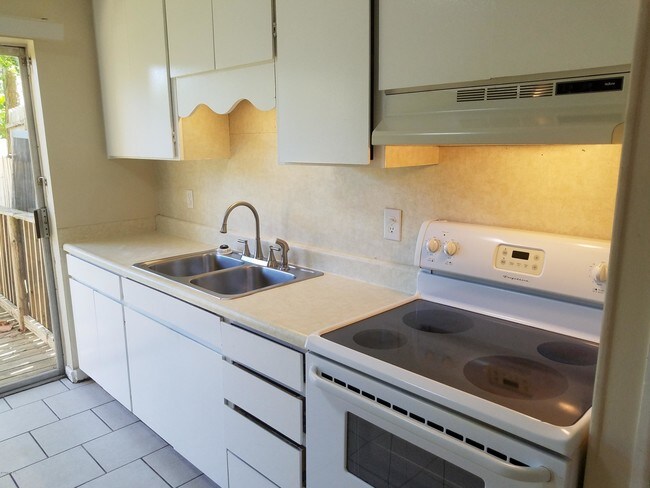 Building Photo - 7220 Poinciana Dr