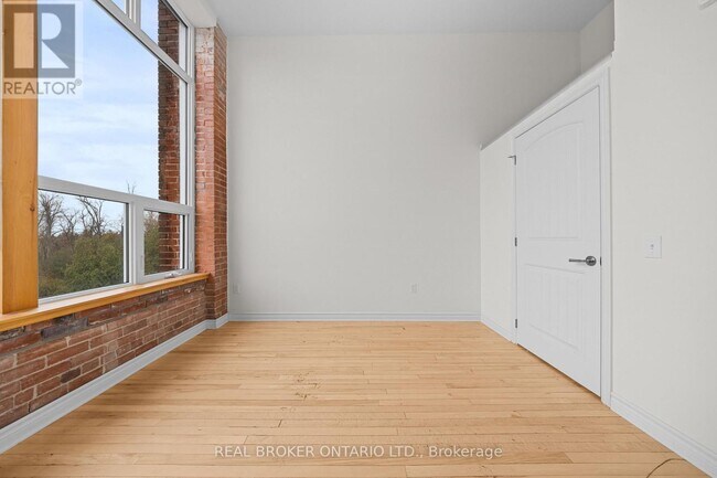 Photo du bâtiment - 150 Mill St