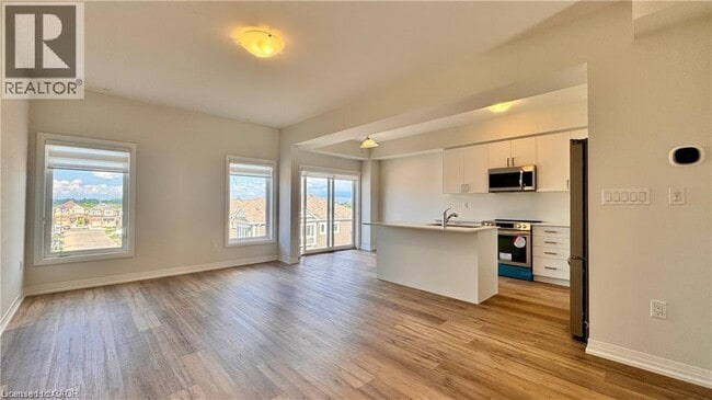 Photo du bâtiment - 155 Equestrian Way