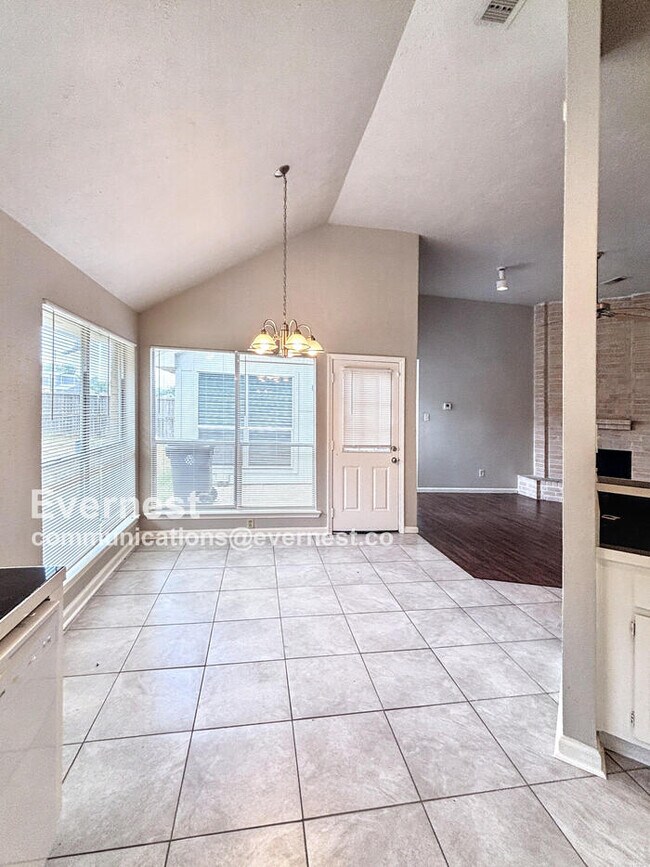 Foto del edificio - 2038 Woodland Hills Dr