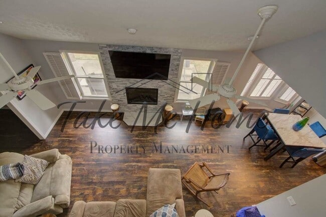 Building Photo - 3 Bedroom 2.5 Baths in Kickapoo District!