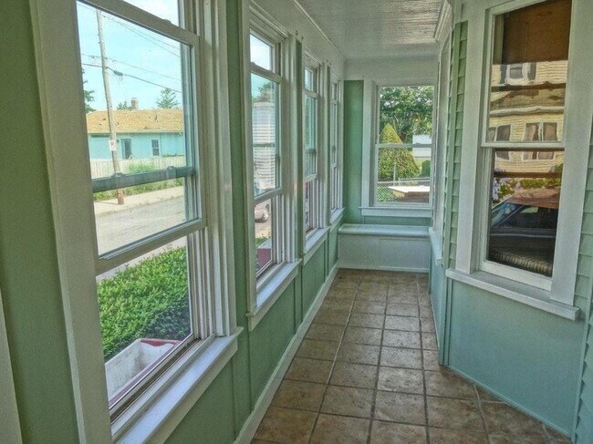 Building Photo - 67 Hall Ave