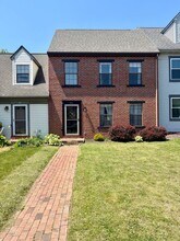 Building Photo - 60 Carriage House Dr