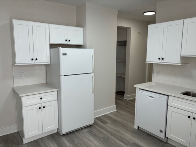 Building Photo - 1392 Summer