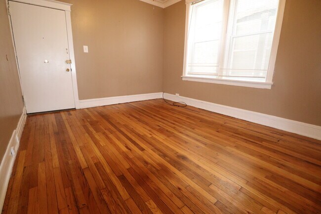 Building Photo - 4221 N Elston Ave