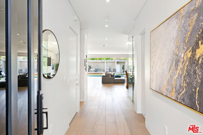 Foto del edificio - 716 N Fuller Ave