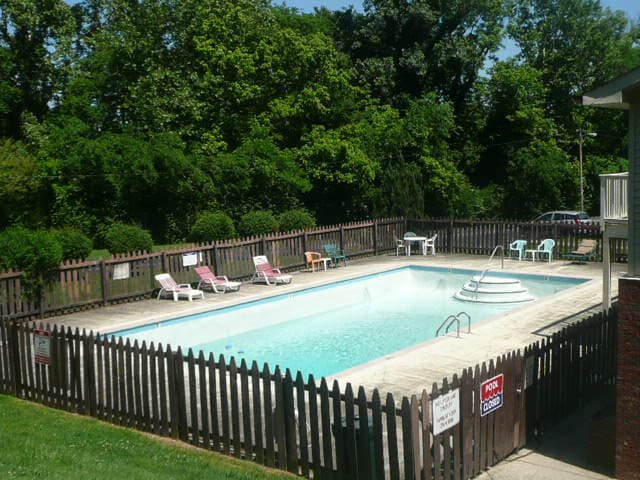 Great Pool Rarely Used - 500 Paragon Mills Rd
