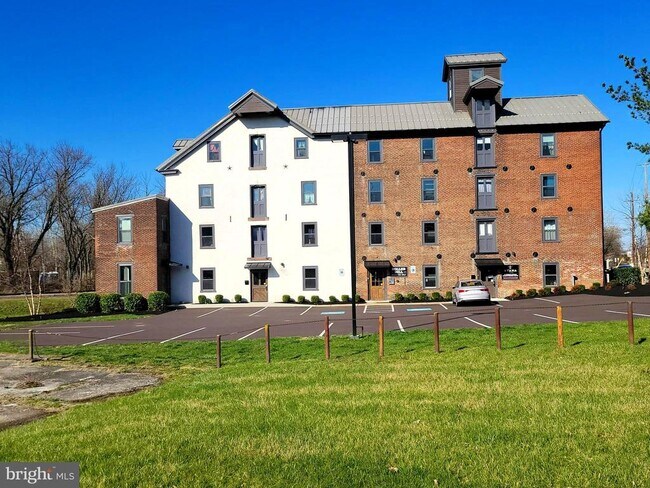 Building Photo - 170 South St