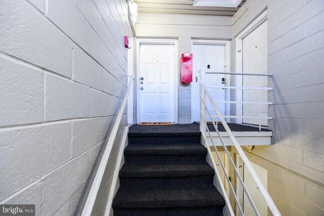 Building Photo - 5005 D St SE