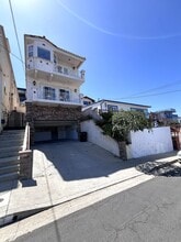 Building Photo - 3507 S Kerckhoff Ave