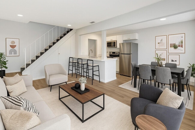 Building Photo - 900 E Tiffany Dr