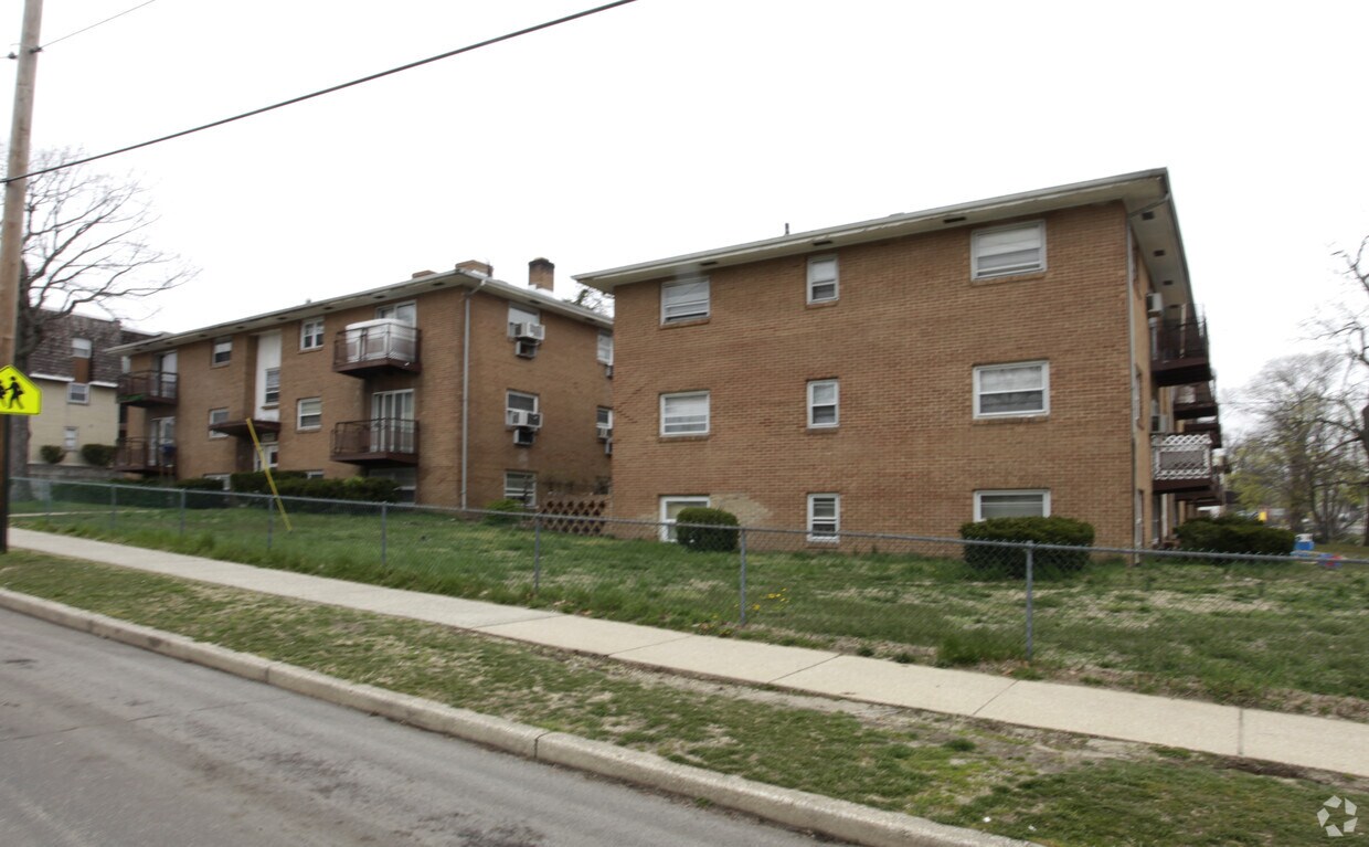 Building Photo - Tal Torah Dorm