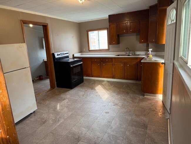 Building Photo - 811 3rd St