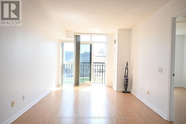 Building Photo - 60 Heintzman St