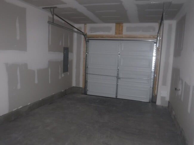 Building Photo - 202 Magellan Dr