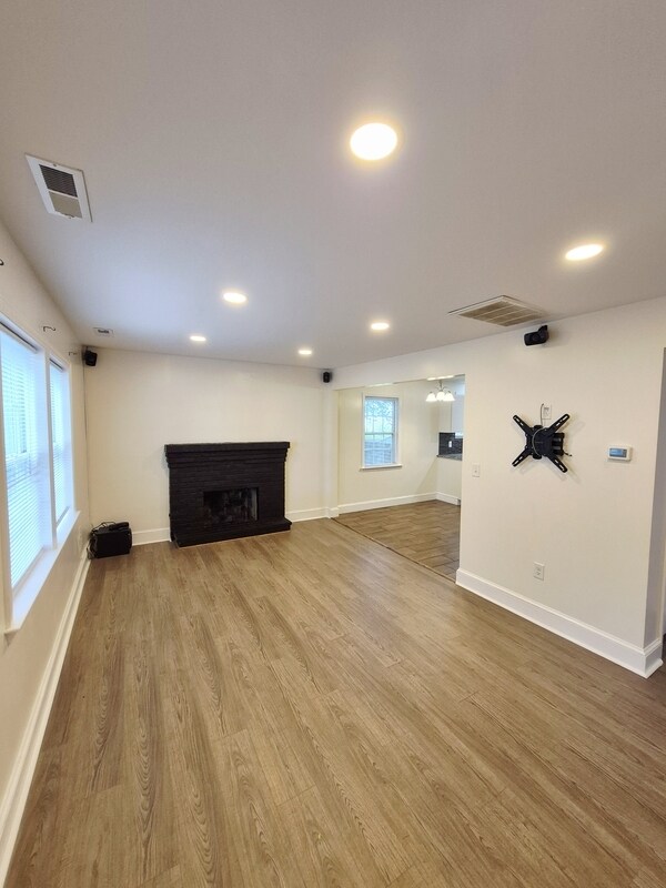 Building Photo - 115 Slagle Ave