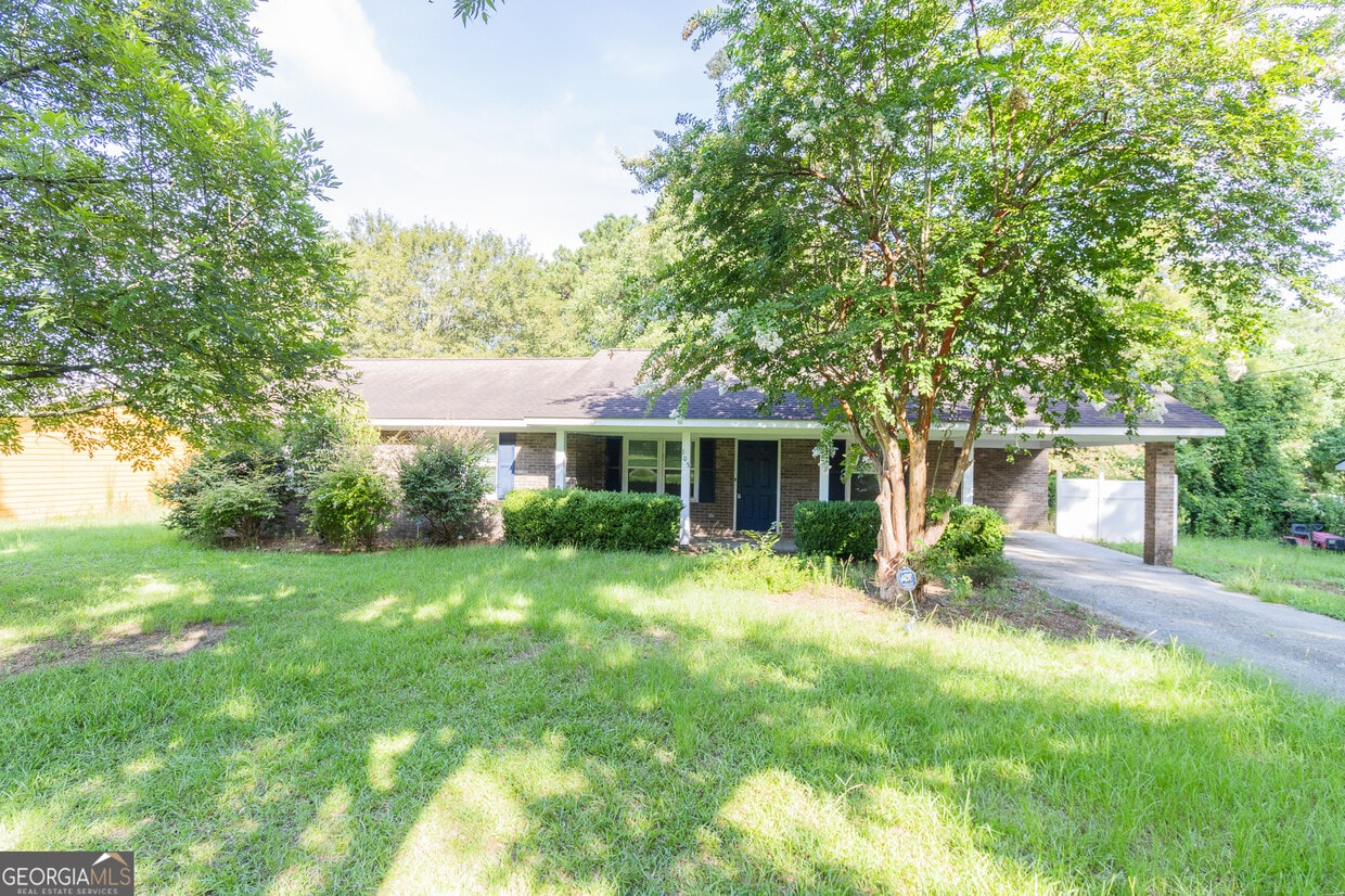 Primary Photo - 105 Circle Dr