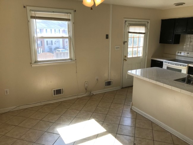 Building Photo - 5138 Clacton Ave