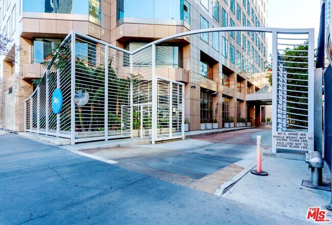 Building Driveway Entrance - 801 S Grand Ave
