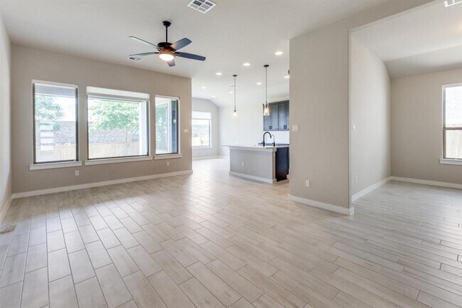 Foto del edificio - 1410 Sawmill Xing