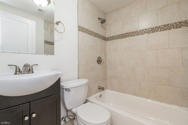 Foto del edificio - 2 br, 1 bath Triplex - 1820 W BERKS ST Unit 2