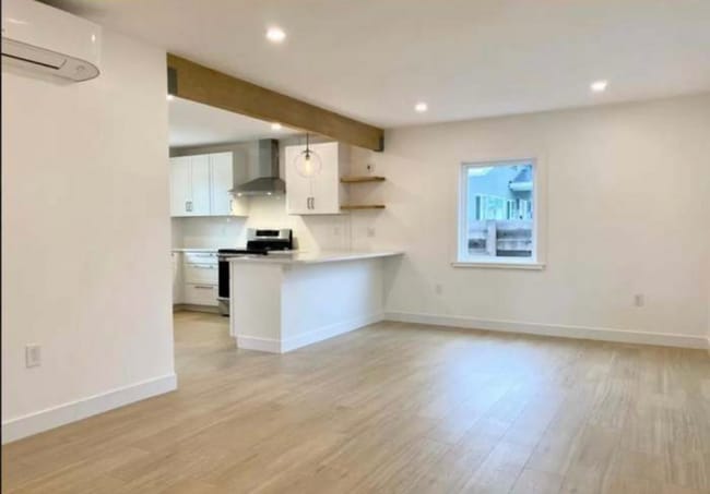 Building Photo - 1249 Division St