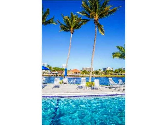 Building Photo - 6241 Bay Club Dr