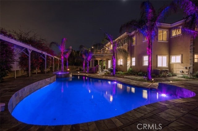 Foto del edificio - 10062 Valley Circle Blvd