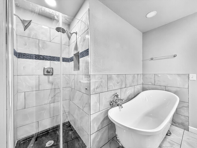 Building Photo - 3455 E 75th Pl