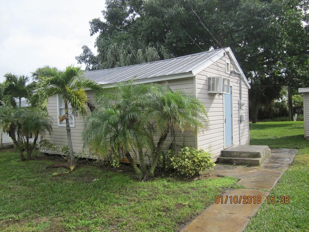 Primary Photo - 706 NE Dixie Hwy