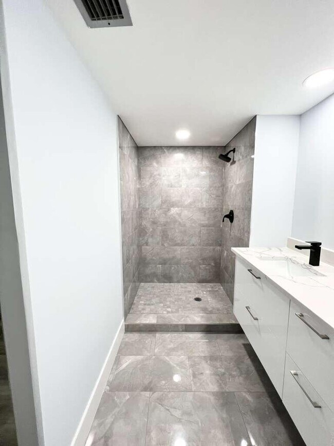 Foto del edificio - 118 1st Terrace