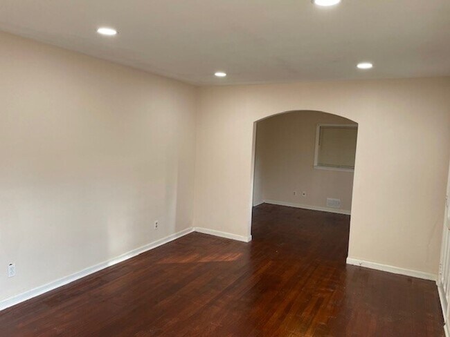 Building Photo - 1564 Westwood Way: 3 BD, 1.5BA Brick Ranch...