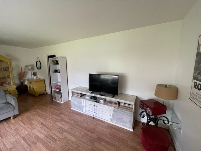 Building Photo - Charming Henrico Three Bedroom Rancher Ava...
