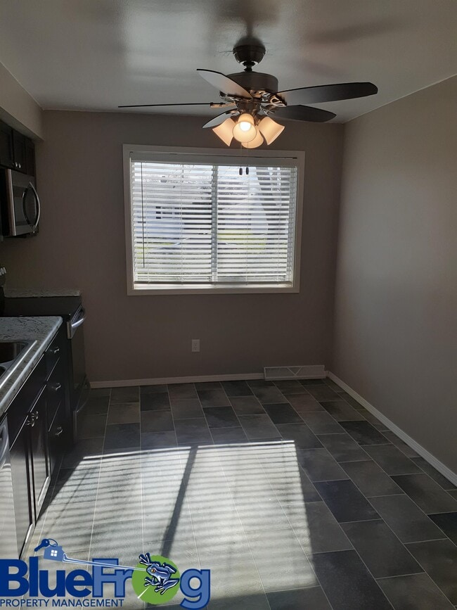 Building Photo - 15 Woodmere Ct