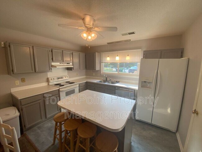 Building Photo - 2321 Linda Lou Ct