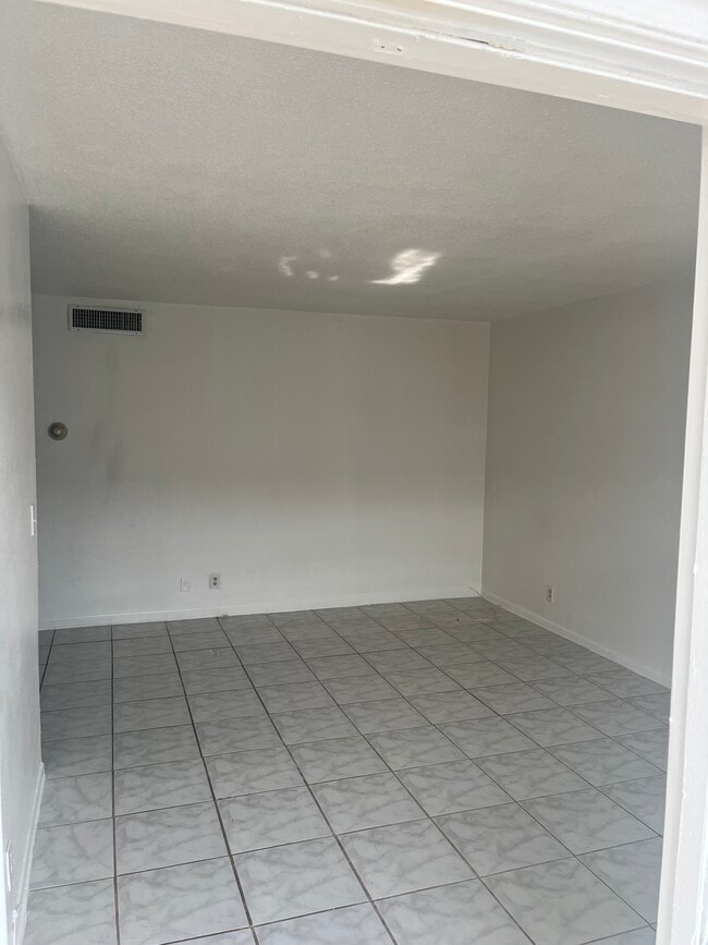 Building Photo - 2238 Monroe St