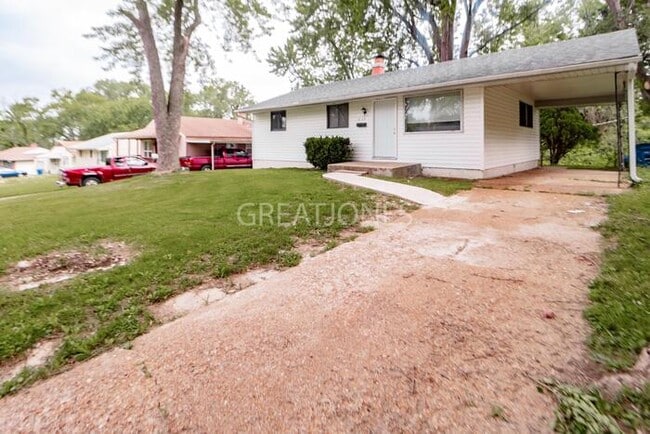 Building Photo - Charming 3 bedroom home in St. Louis!