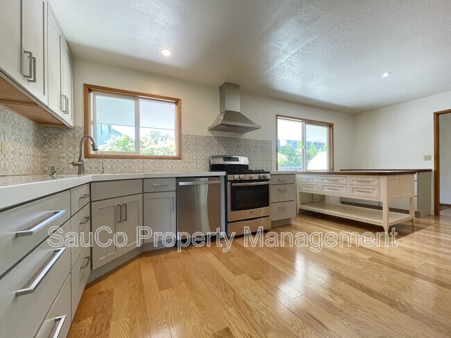 Foto del edificio - 5751 NE Lisbon Way