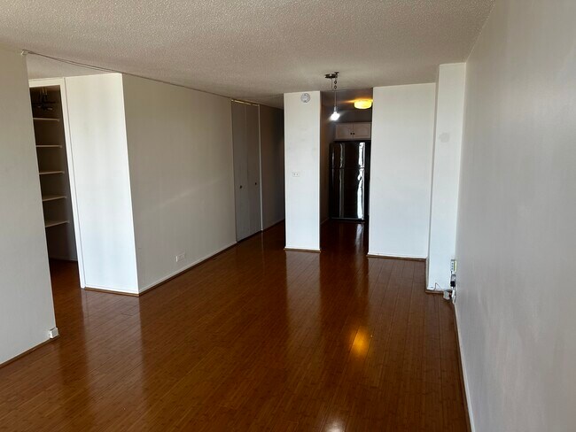 Foto del edificio - 6700 S South Shore Dr