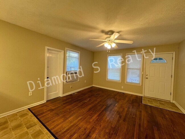 Foto del edificio - 1501 E McDaniel St