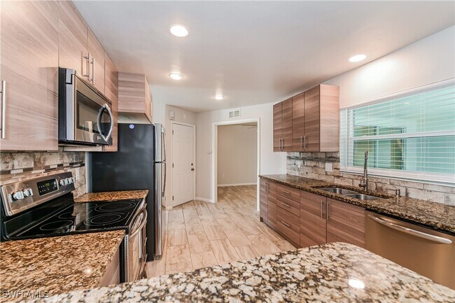 Foto del edificio - 3428 SE 8th Pl