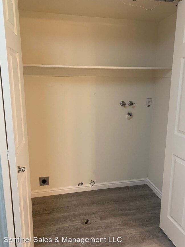 Building Photo - 2 br, 1 bath House - 1050 S. Orem Blvd. #35