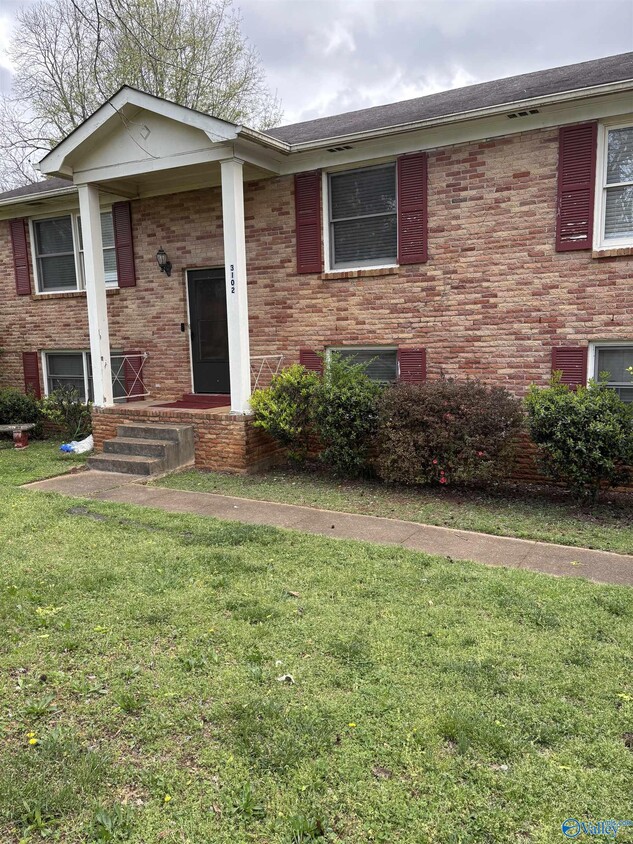 Foto principal - 3102 Adonna Dr NW
