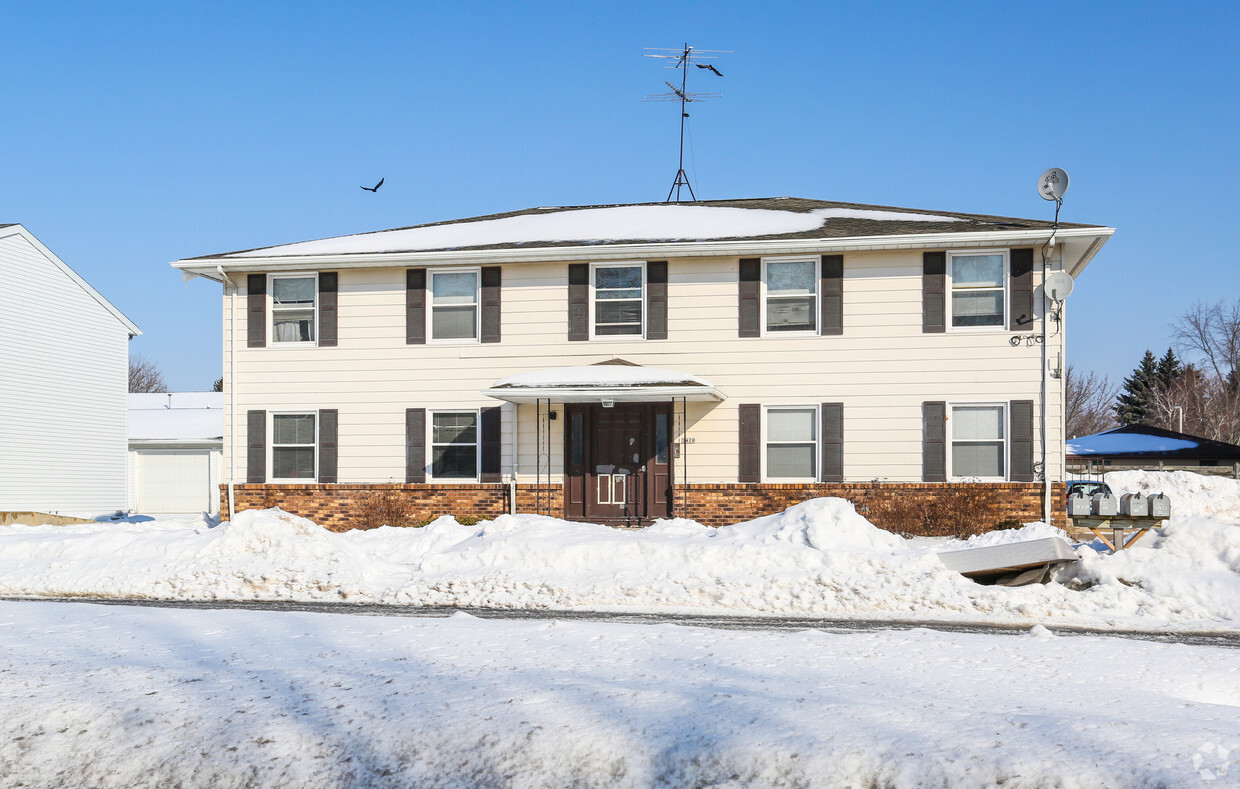 Building Photo - 2420 Camelot Boulevard