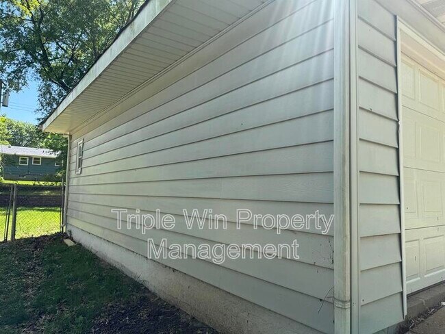 Building Photo - 48 Wayside Dr