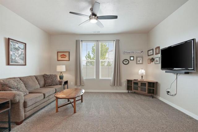 Foto del edificio - 4 bedroom in Meridian CA 83642